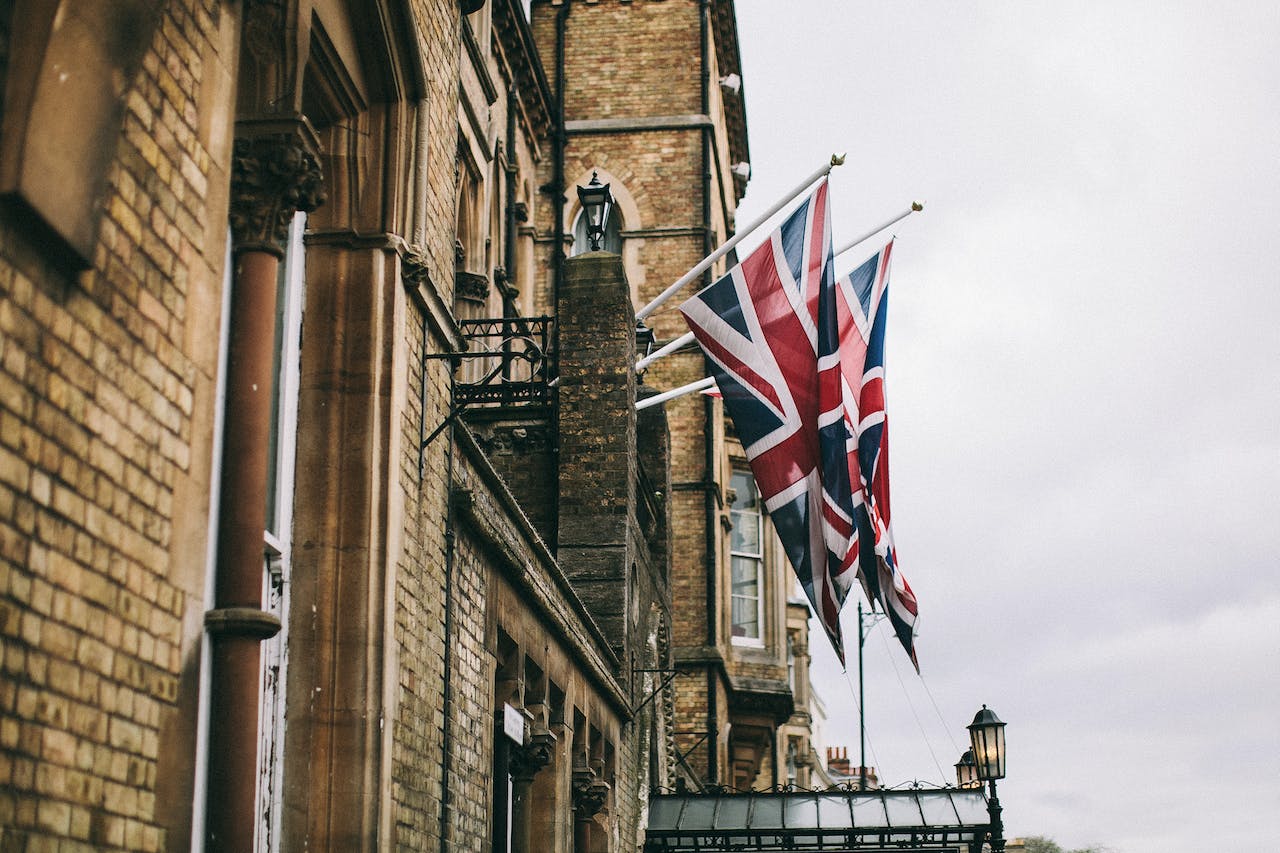 The UK Considers a ‘Sunshine Act’ of Its Own Global Sunshine Reporting for HCP Engagement, US and Italian Transparency Reporting, Sunshine Laws, and Pharmaceutical Compliance
